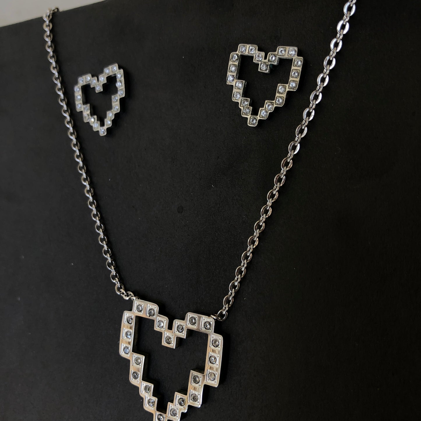 Premium Quality Hollow Heart Necklace And Earring Set.