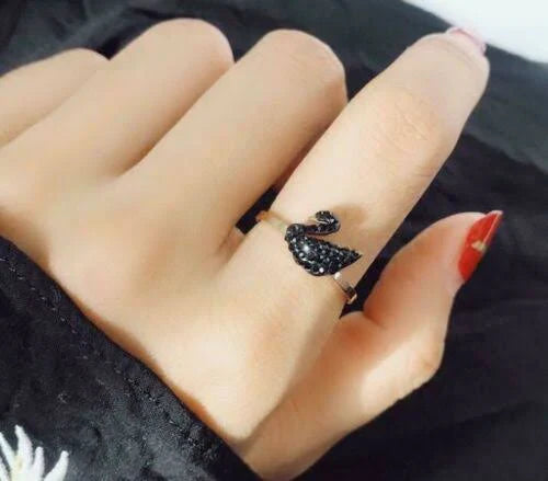 B&W Swan Adjustable Ring.