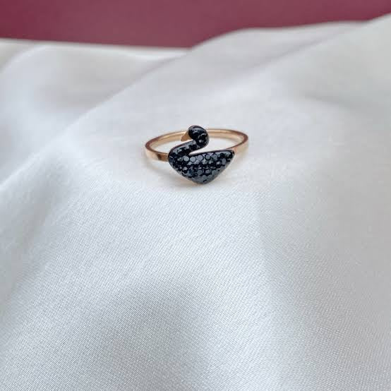 B&W Swan Adjustable Ring.