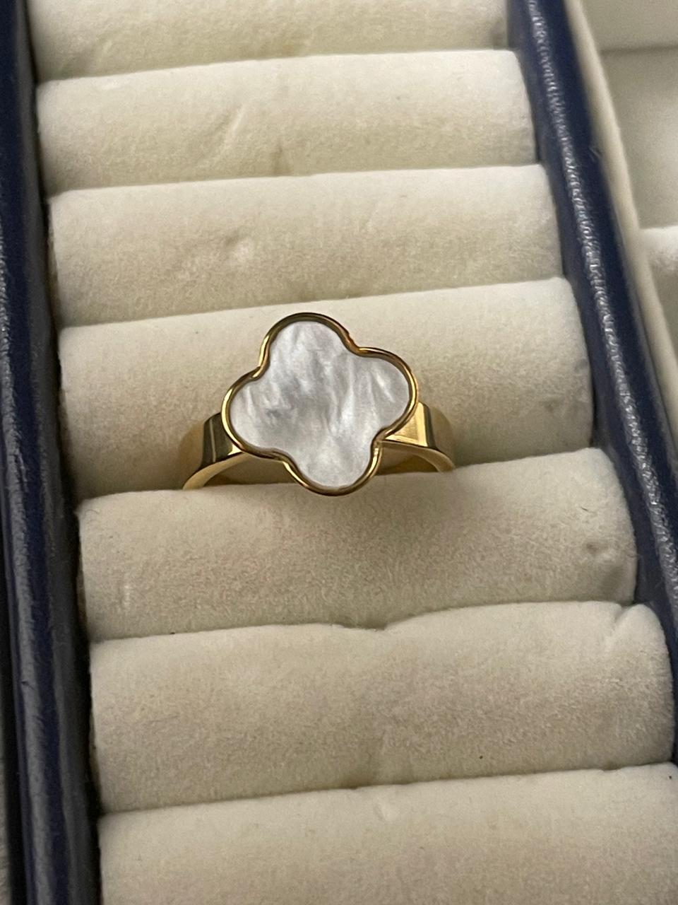 Vintage Clover Ring.