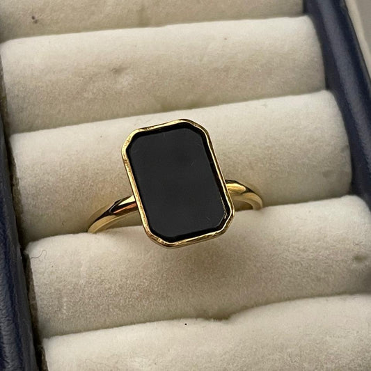 Elegant Black Stone Ring.