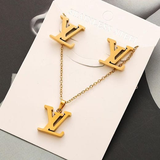 Premium LV Necklace And Earrings.